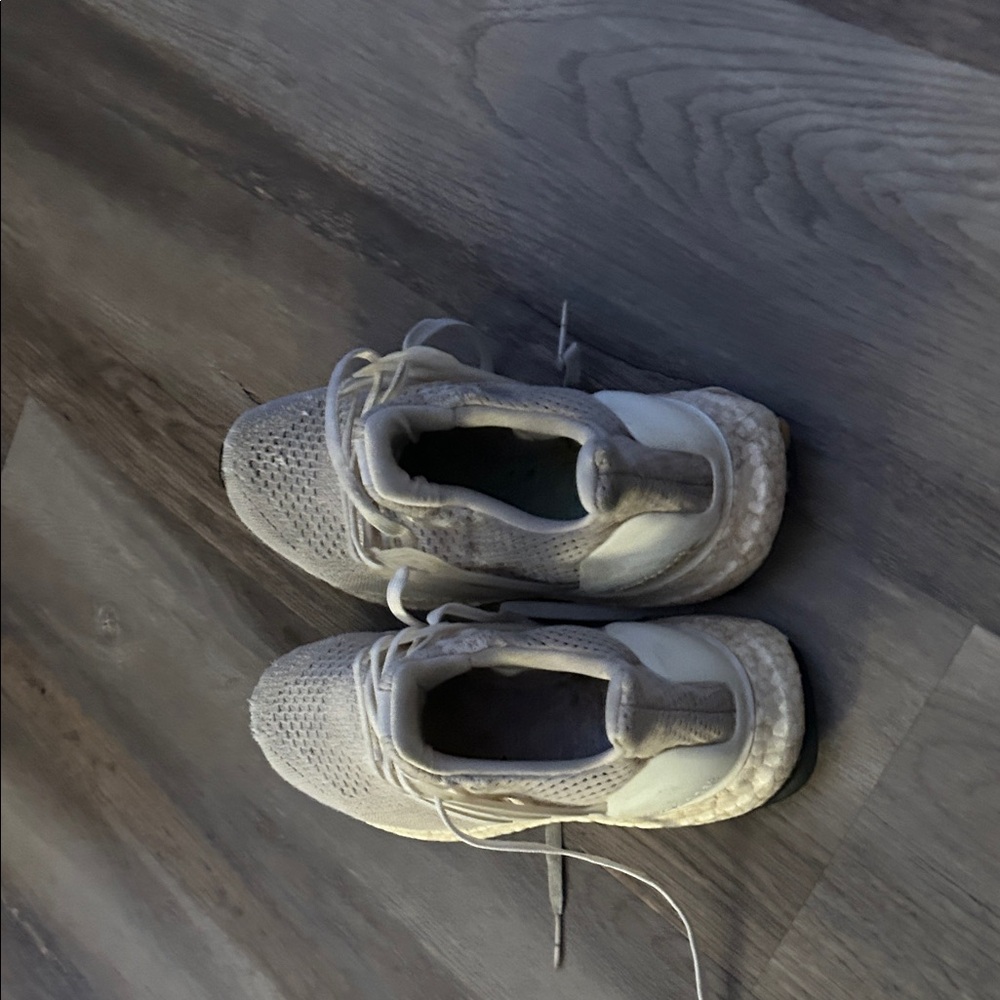 Ultra boost 🪽🪽White Athletic Sneakers almost new ultra boost - Picture 3 of 3